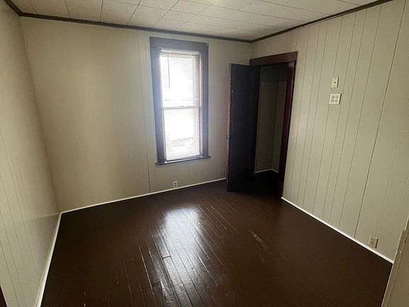 4th image of 37 E 19th St