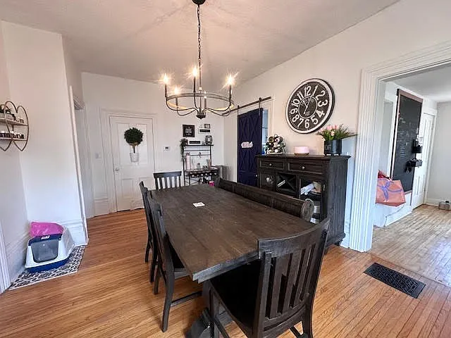 299 Wellington St — Photo 11