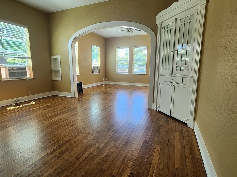 801 W Hollywood Ave — Photo 4