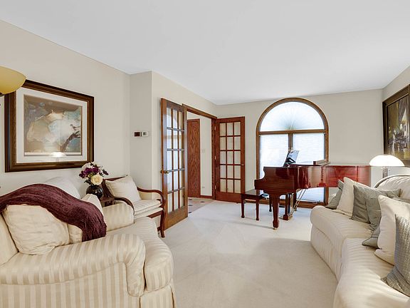 5th image of 32 Birchwood Dr