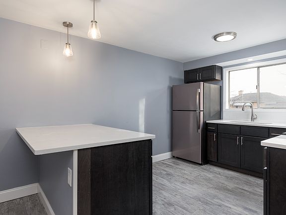 4th image of 1-568 Kenmore Ave