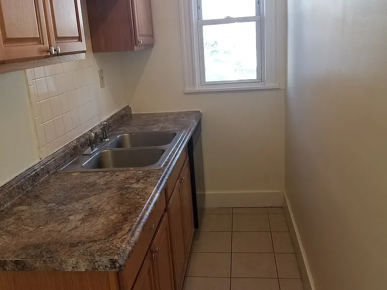 64 Whitten St — Photo 9