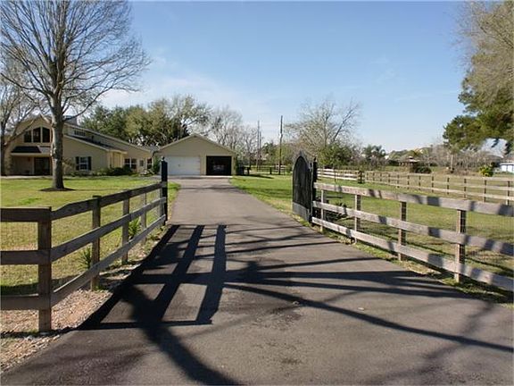 Gated Drive Way
