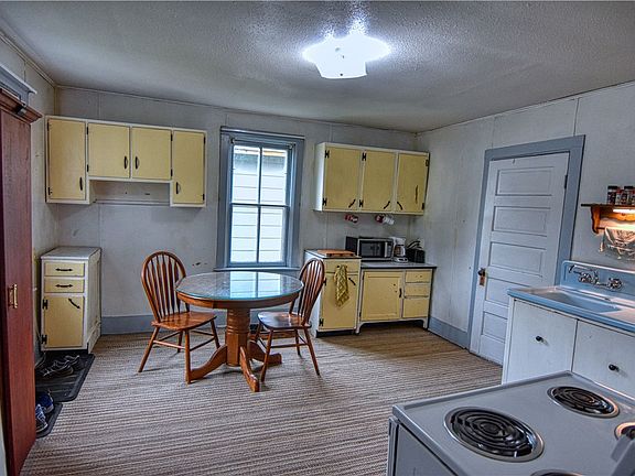 4th image of 209 N Broadway Avenue