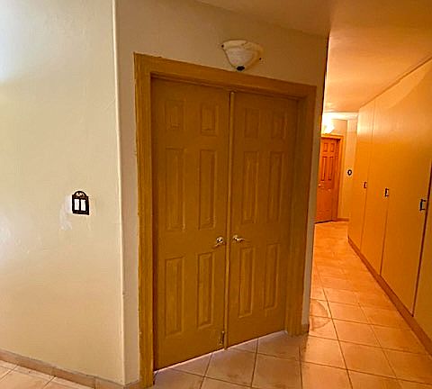 Double doors to Suite from hallway.