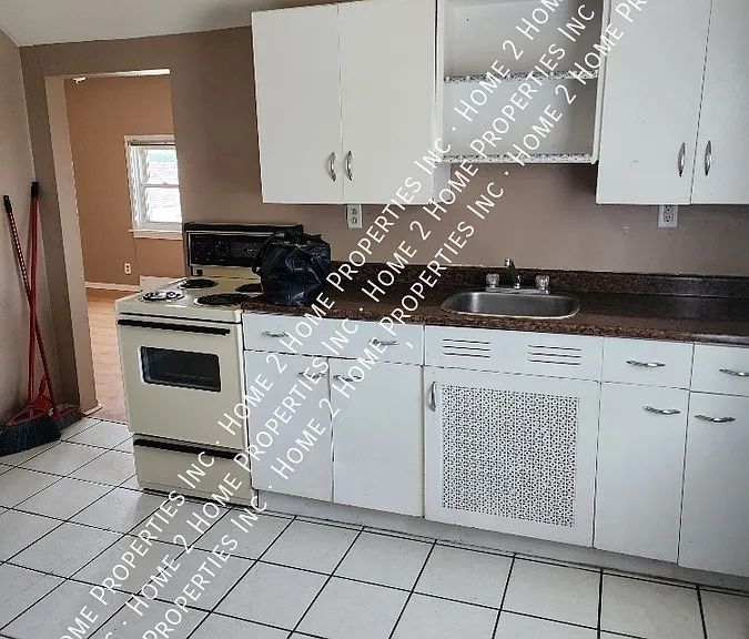 873 Assumption St #4 — Photo 4