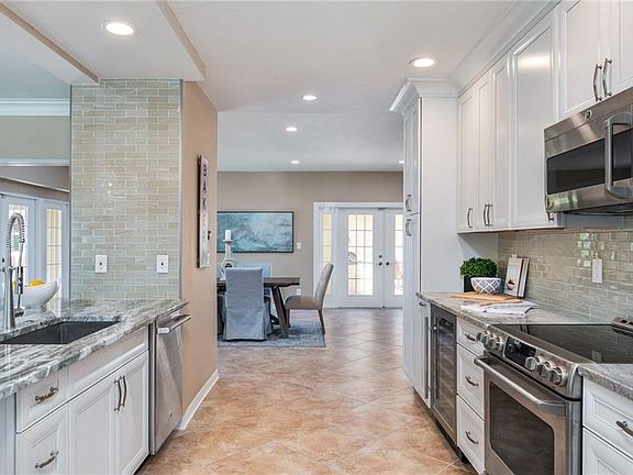5th image of 230 Bandera Way NE