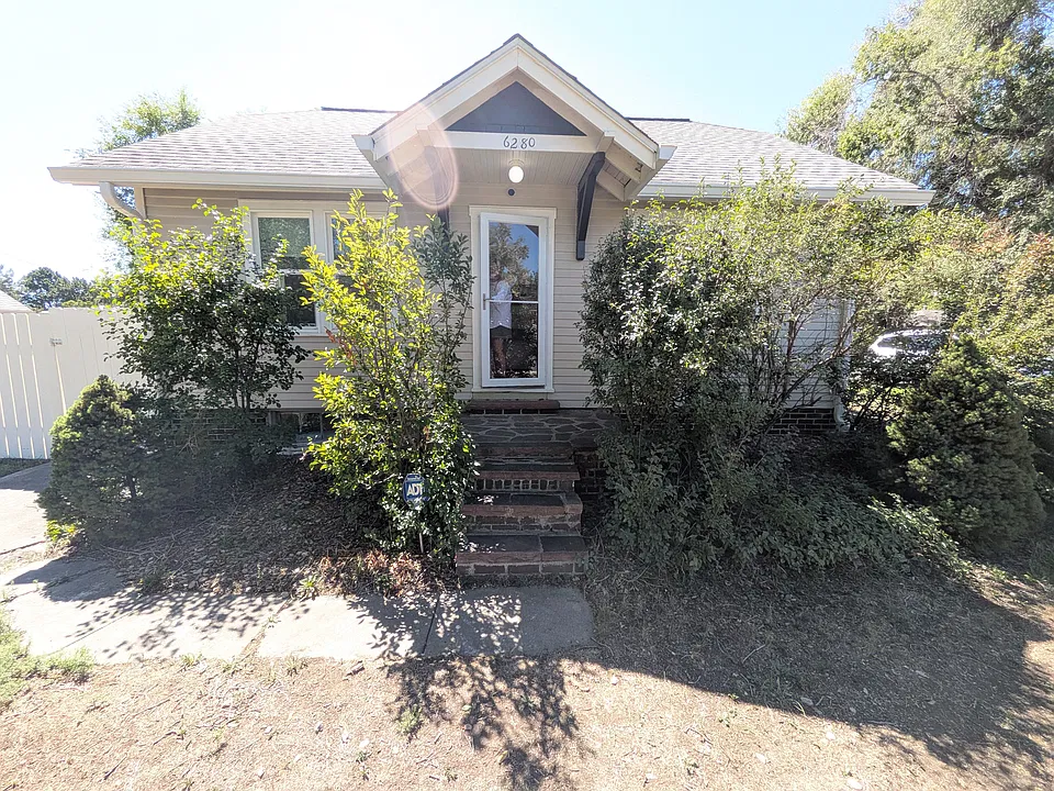 6280 W 10th Ave