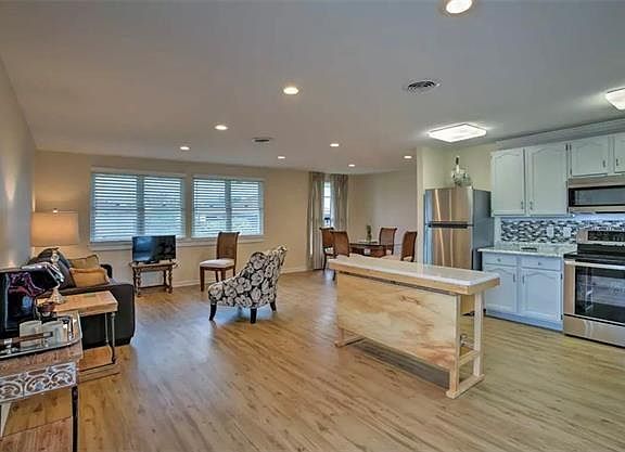 4th image of 218 Evella Dr