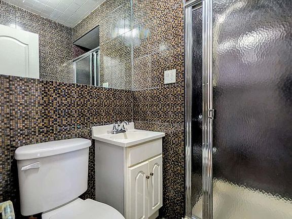 5th image of 204 Mosel Ave