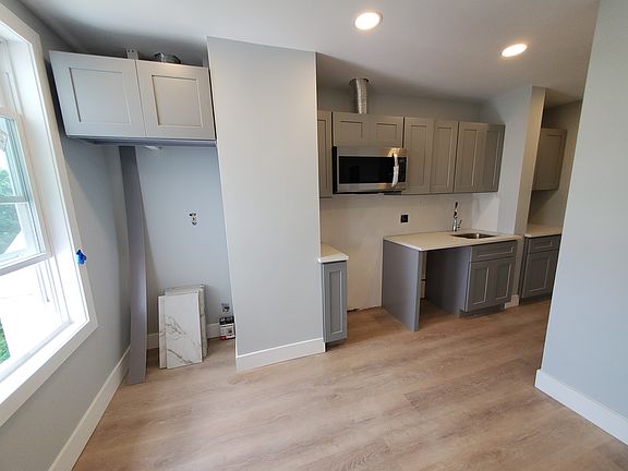4th image of 31 Faywood Ave