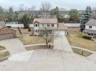 34508 Marina Ct, Westland, MI 48185