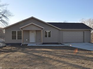 310 S 4th Ave, Dedham, IA 51440