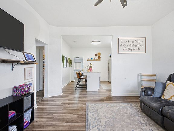 4th image of 323 32nd St