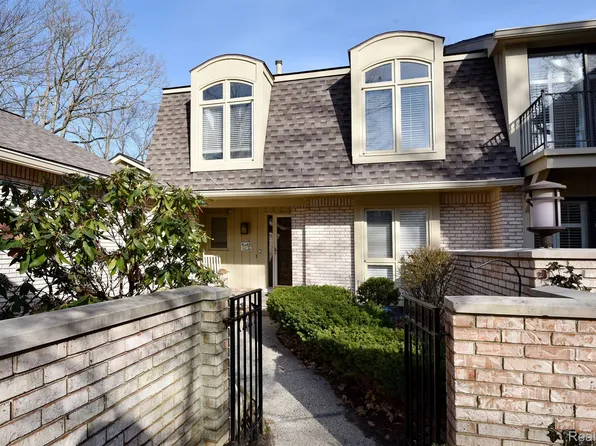 1117 Ivyglen Cir, Bloomfield Hills, MI 48304