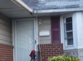 994 Park Ave, Westbury, NY 11590