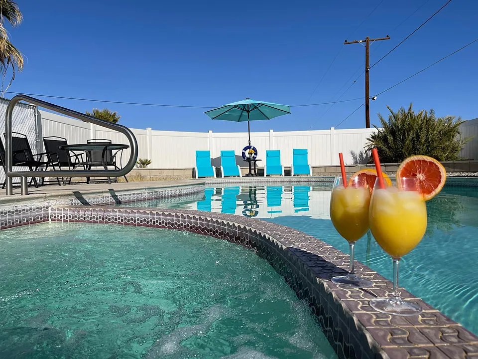 5580 Palo Verde Ave #2-3