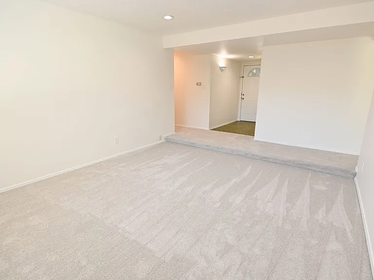 5659 Lathrop Dr — Photo 7