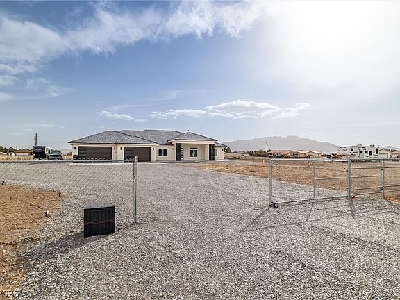 5th image of 1601 W Calvada Blvd