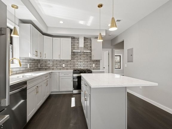 3rd image of 142 Maple Ave #1