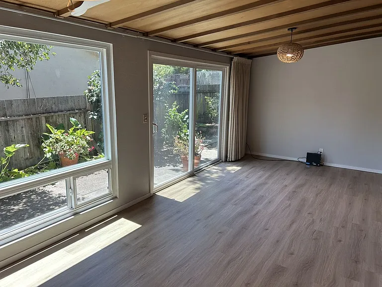 1419 Cambridge St — Photo 12