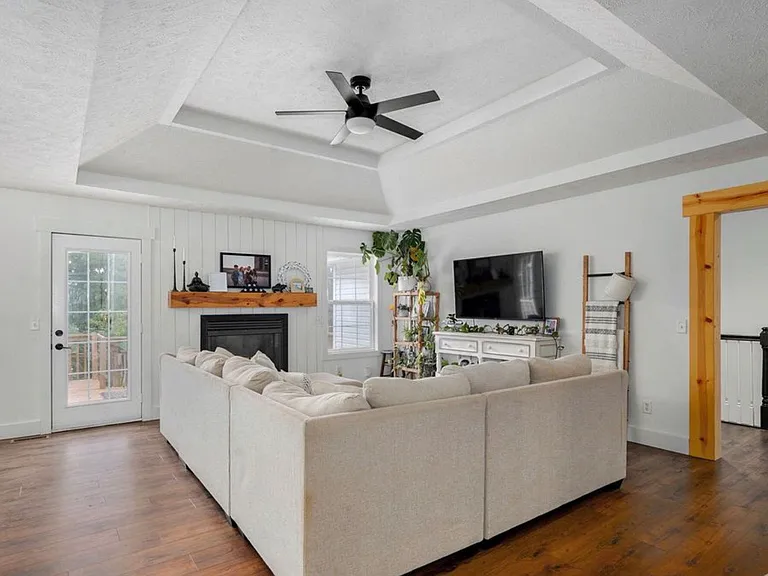 830 E Rachael Dr — Photo 17