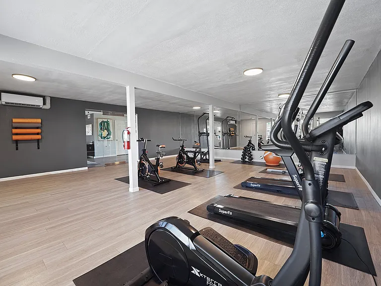 Olivo Square Apartments — Photo 21