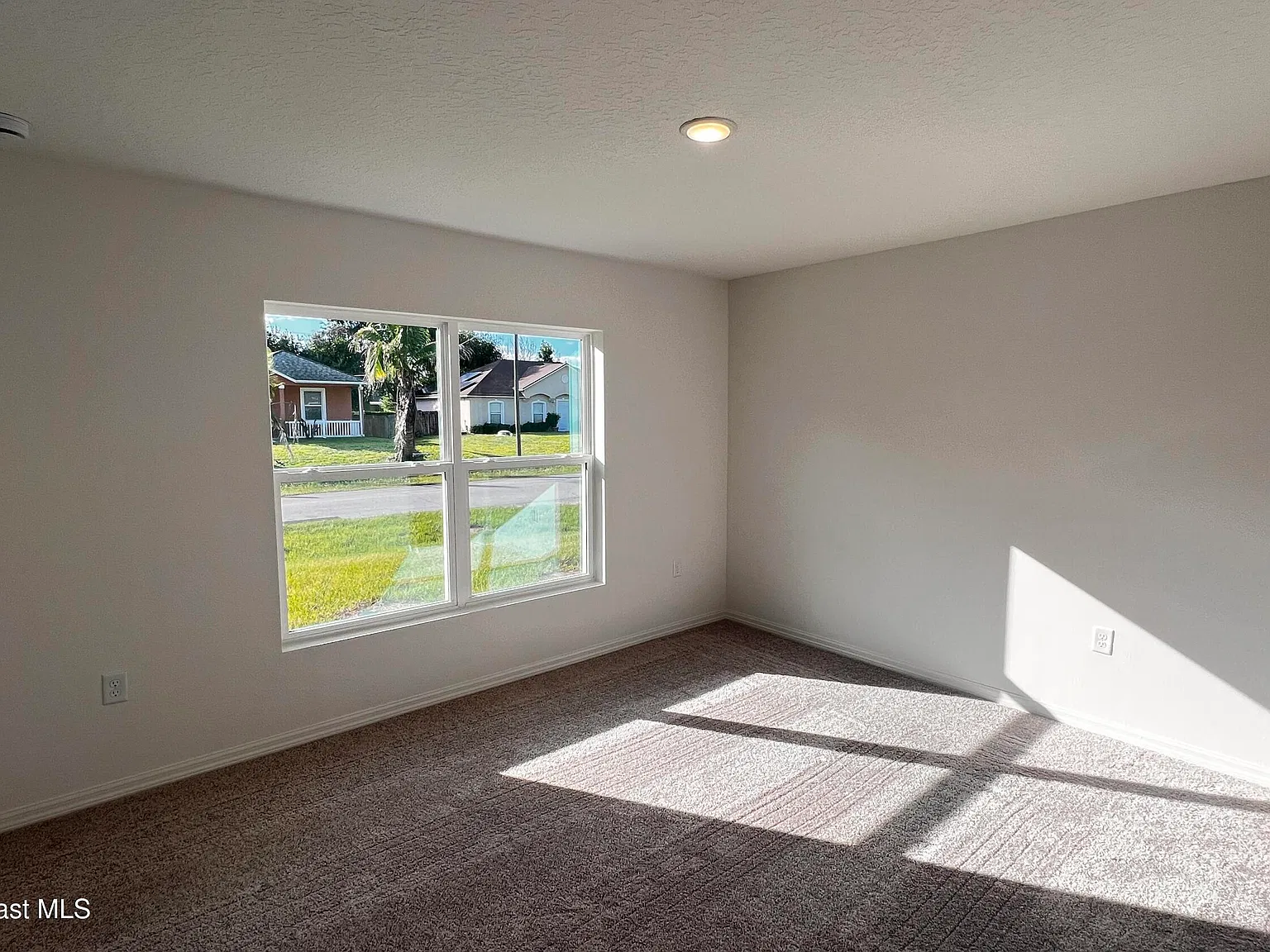 4 bed, 2.0 bath, 1876 sqft, $2,350 — Photo 3
