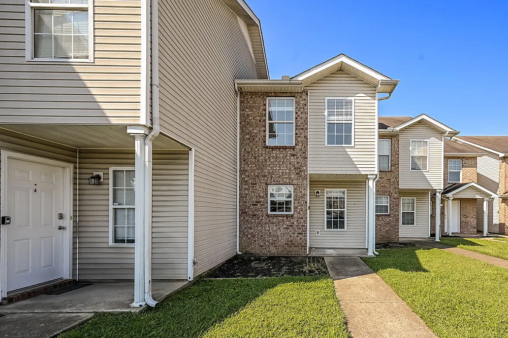 2 bed, 1.5 bath, 910 sqft, $1,370 — Photo 4