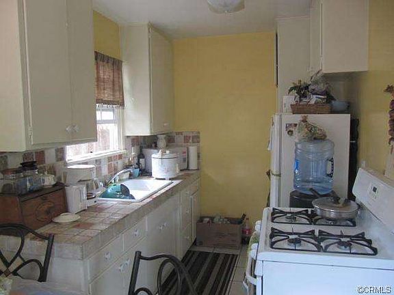 2nd image of 171 W Valencia Ave