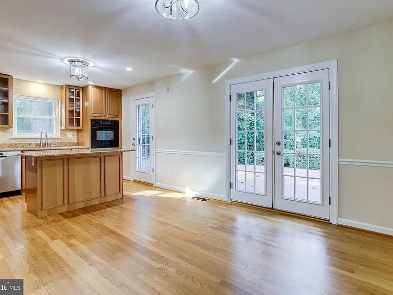 7321 Reddfield Ct — Photo 6