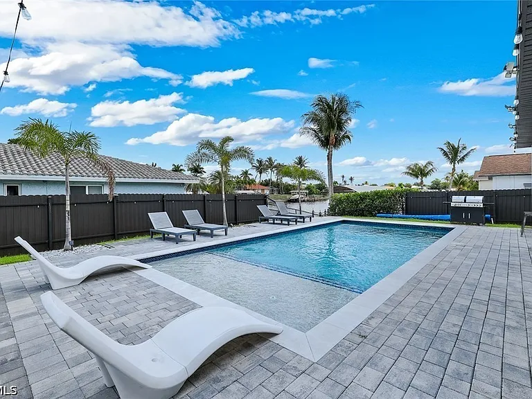 2419 Country Club Blvd — Photo 1