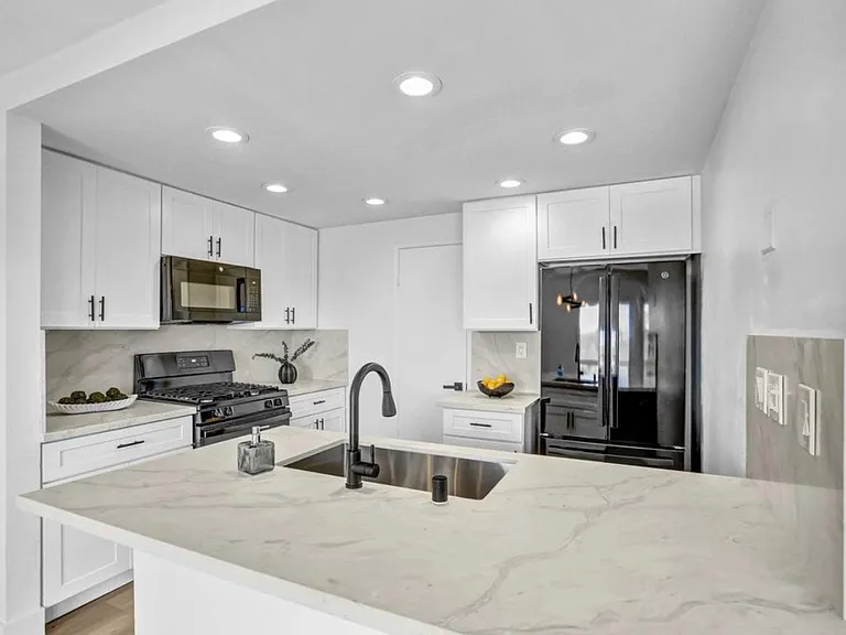6821 Fashion Hills Blvd — Photo 3