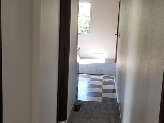 3rd image of 1512 5th Ave W #4