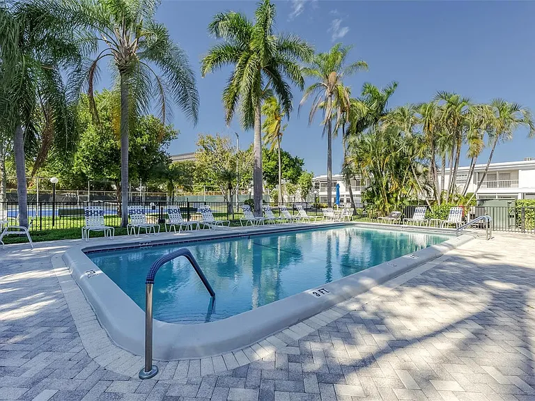 6253 Bay Club Dr #1 — Photo 34