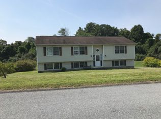46 White Oak Cir, Wingdale, NY 12594