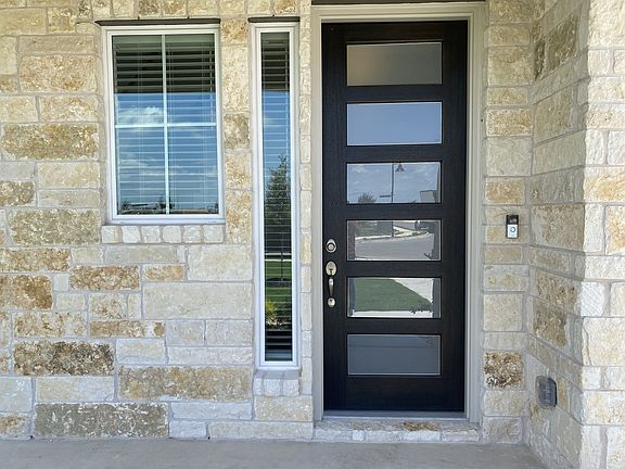 4th image of 132 Alicante Ln