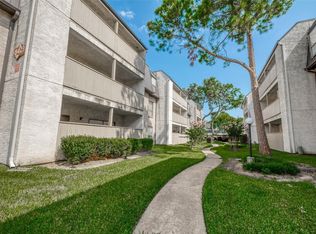 8521 Hearth Dr APT 33, Houston, TX 77054