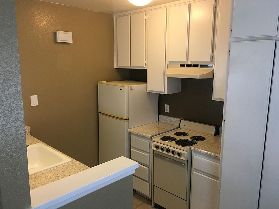 1st image of 3719 Oak Creek Dr APT B