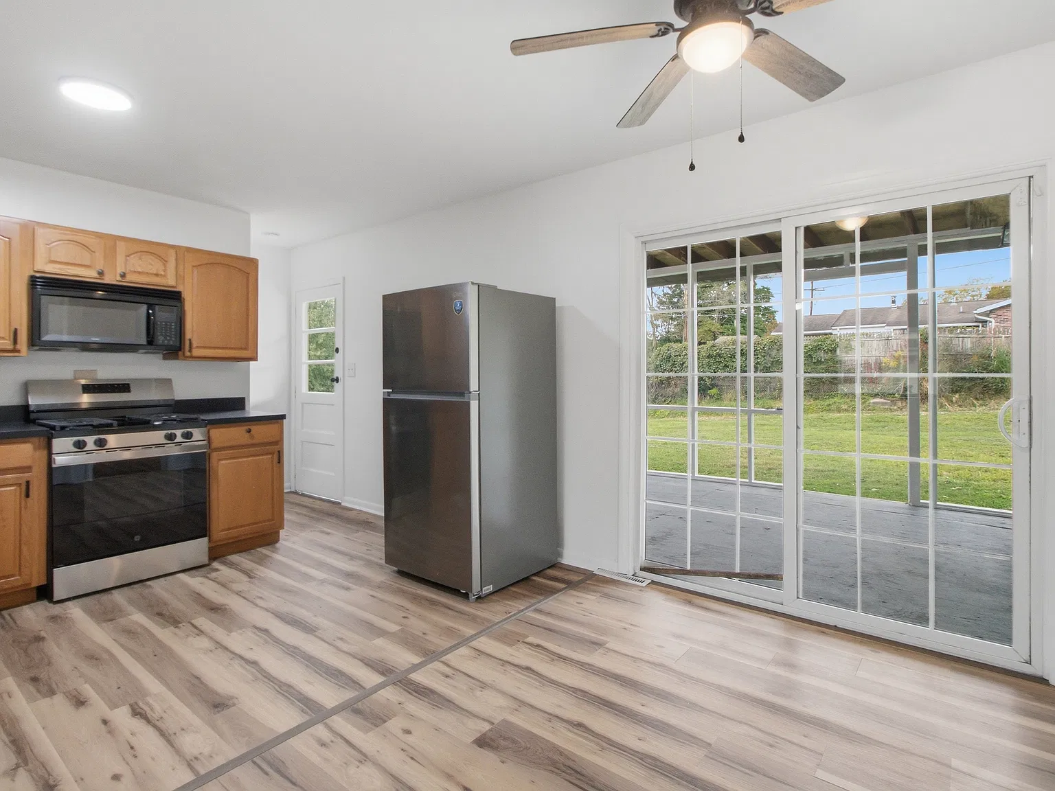 4 bed, 1734 sqft, $2,100 — Photo 2