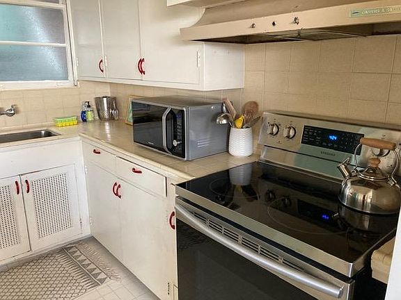 4th image of 80-82 Macondray Ln #80