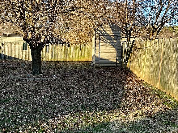 3rd image of 284 Lakewood Dr