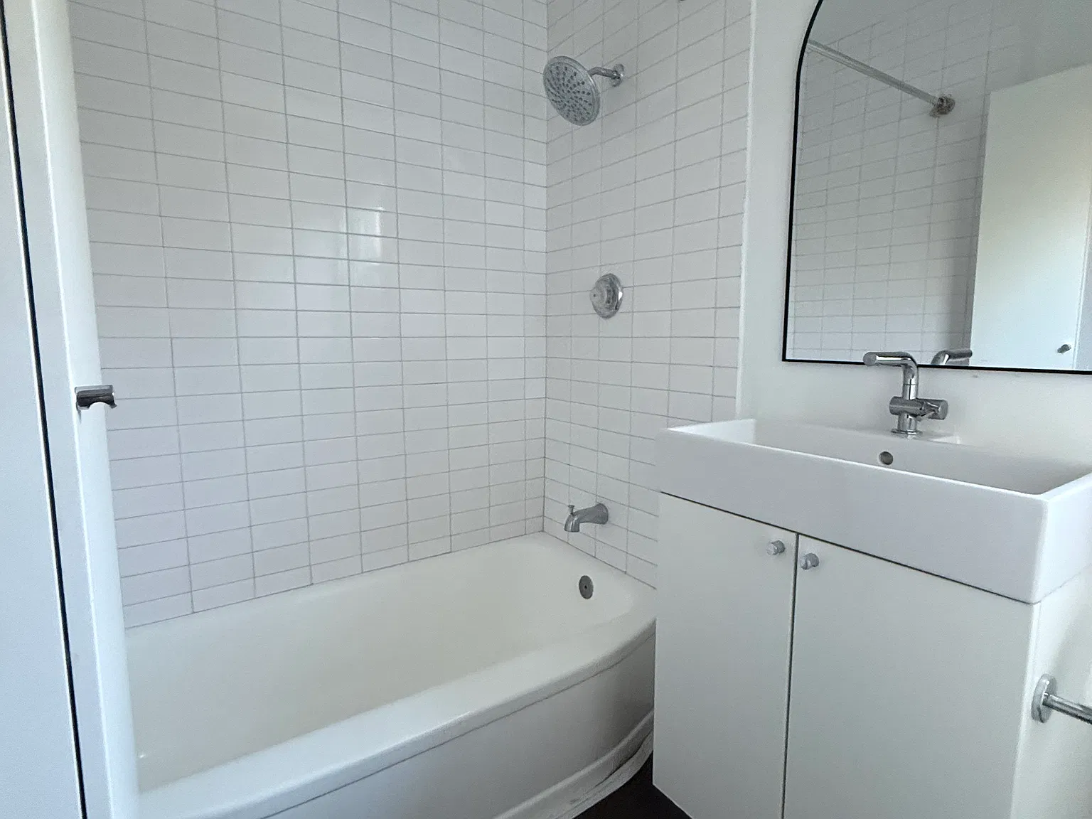 2 bed, 800 sqft, $3,000 — Photo 3