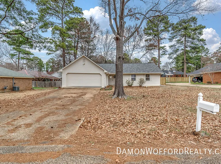 103 Live Oak Ln — Photo 2
