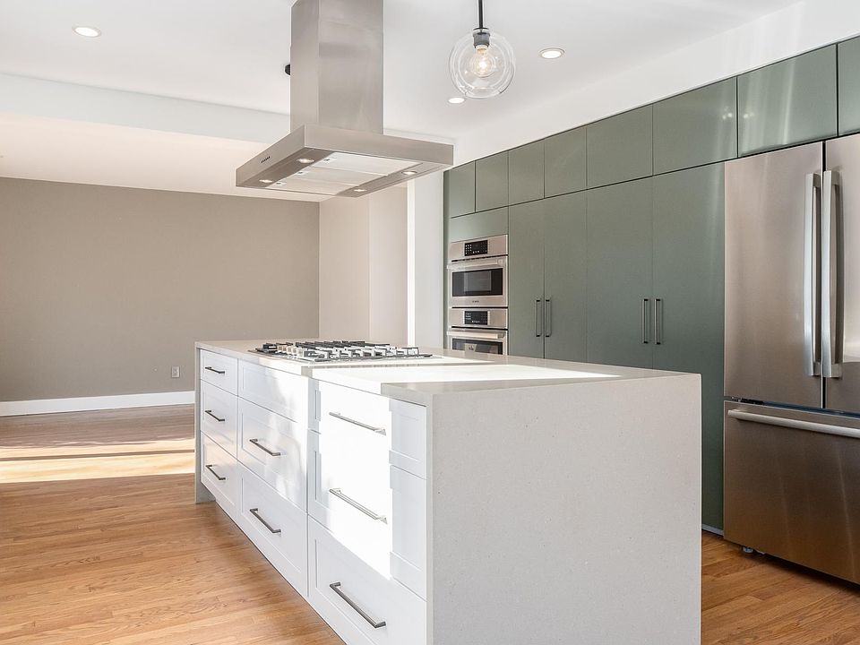 stunning new kitchen in completely renovated unit