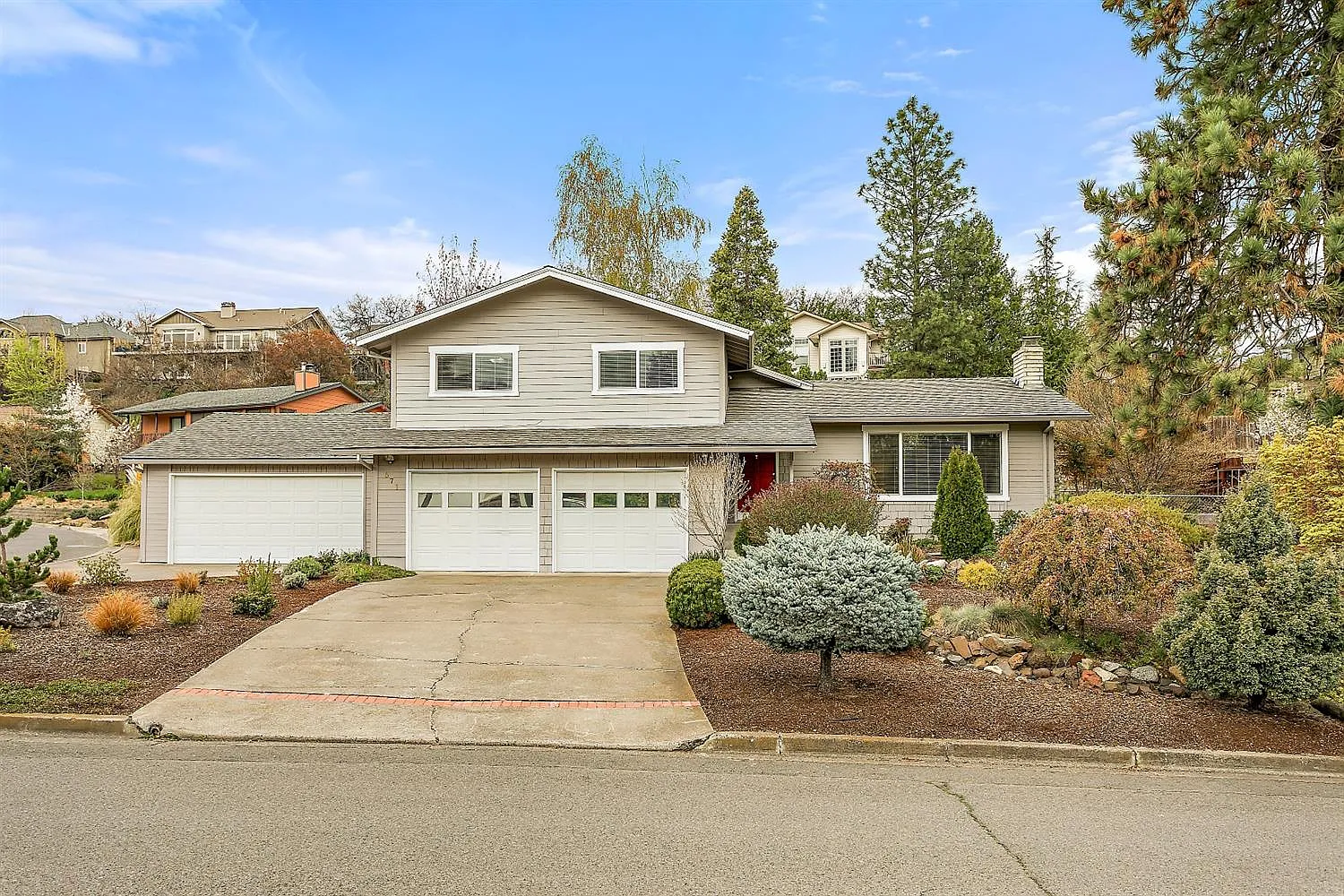 571 Oak Knoll Dr photo 1