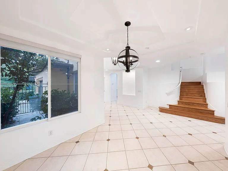 19 Lucania Dr — Photo 12