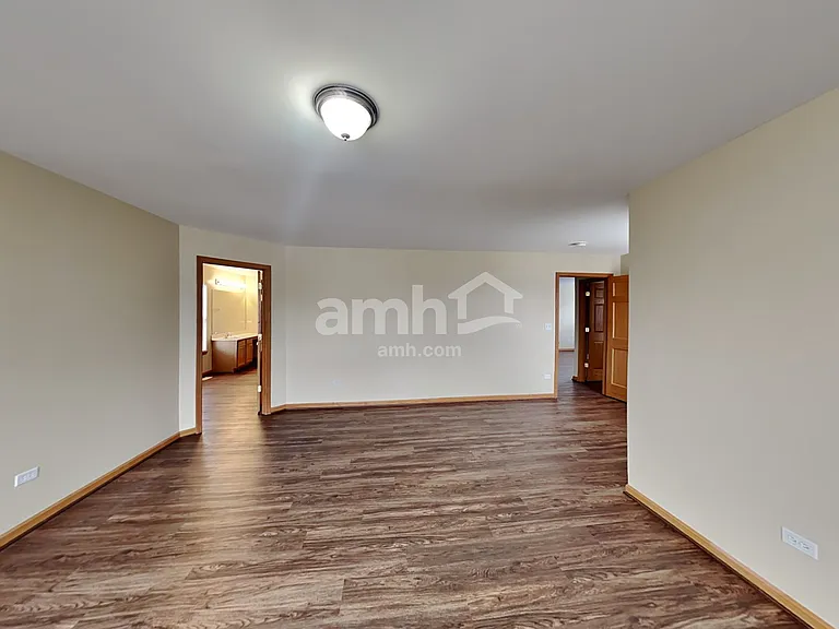3229 Kenilworth Ln — Photo 10