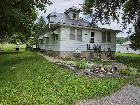102 1st St, Garber, IA 52048