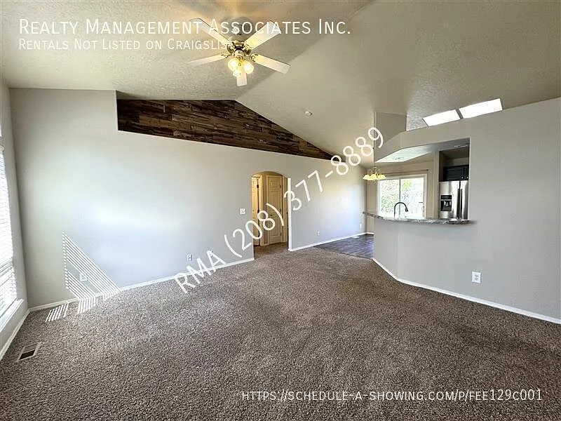 Charming 3 Bedroom home! — Photo 2